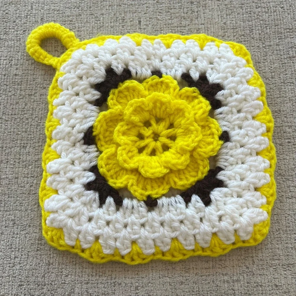 2 Vintage Handmade Crochet Pot Holders Sunburst‎ Flower Yellow White